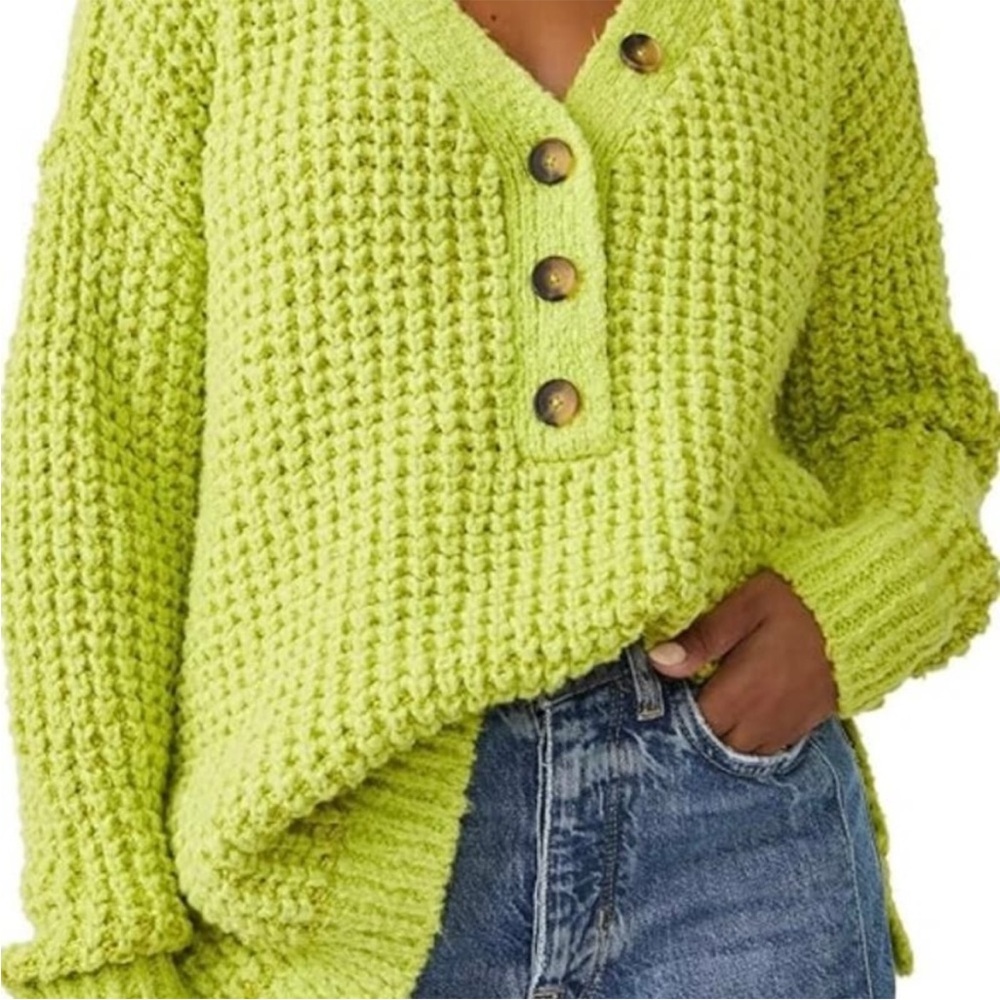 FREE PEOPLE oversized line green chunky sweater. Size medium. Like new!